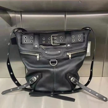 2024 Нови модерни чанти Дамска чанта Пънк крава Cool чанта за рамо Crossbody чанти Тежка индустрия ретро нит чанта чанти
