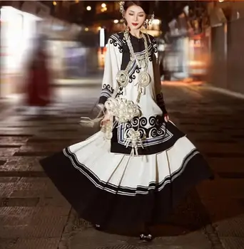 Женски Yi танц традиционен костюм китайски стил фестивал факел фестивал