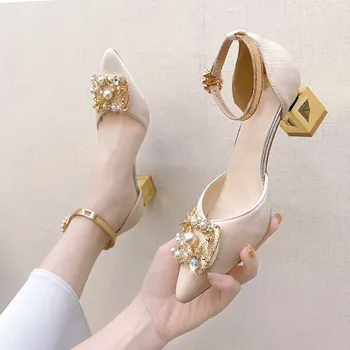 Нов заострен пръст квадратен ток перла метална декорация мода дамски обувки секси елегантен банкет парти високи токчета Сапатос Mujer